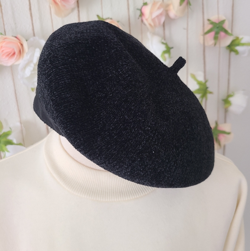 Black beret hat